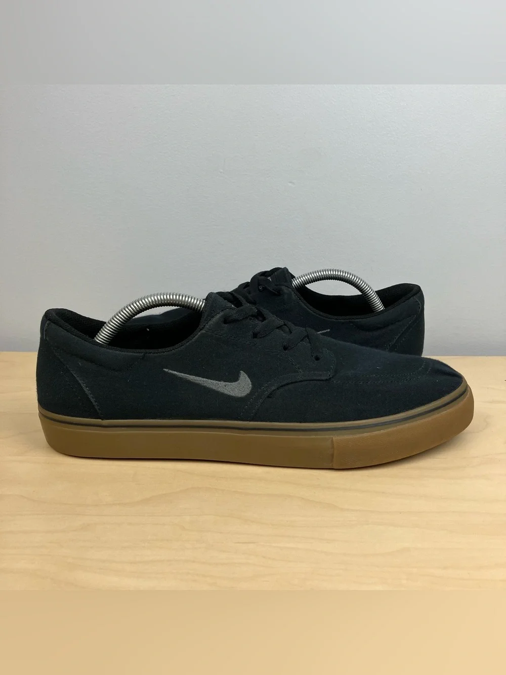 Nike Men’s Size 11.5 SB Clutch Black Canvas Gum Low Top Athletic Skate Shoes